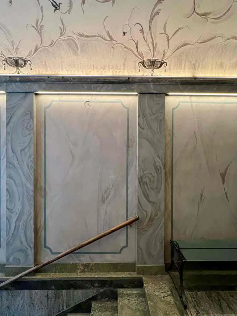 Green walls and marble decorated with mural paint in Swedish grace style