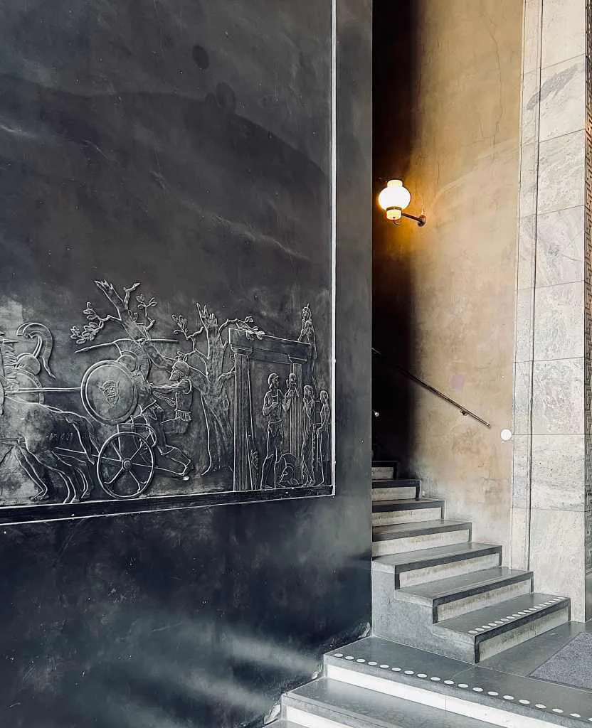 Referencer till antiken som exempel på nyklassicism i Swedish Grace arkitektur med Stadsbiblioteket som främsta exempel