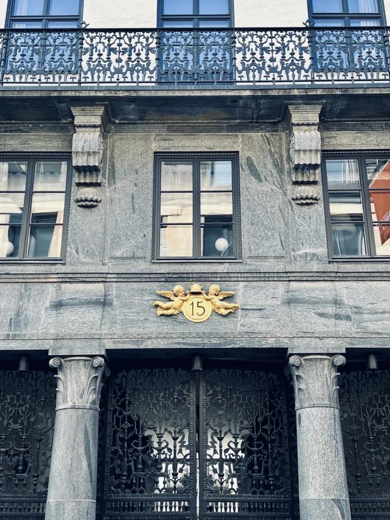 Tändstickspalatset av arkitekt Ivar Tengbom som typexempel av Swedish Grace arkitektur i Stockholm