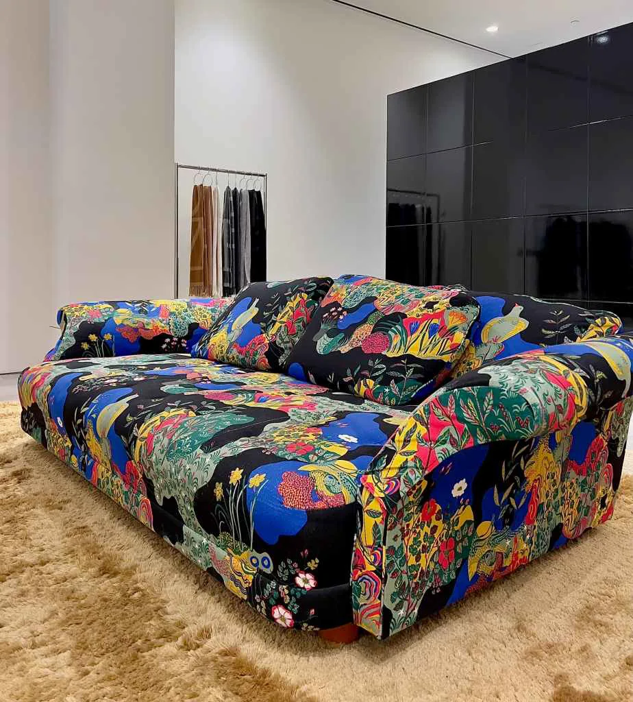 Svenskt Tenn fabric soffa Toteme NYC store